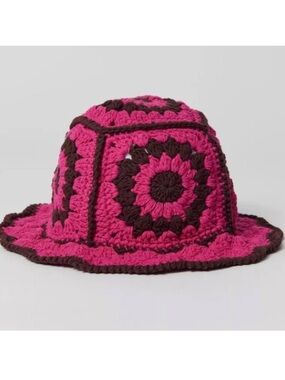 NWOT Urban Outfitters Granny Square Crochet Bucket Hat